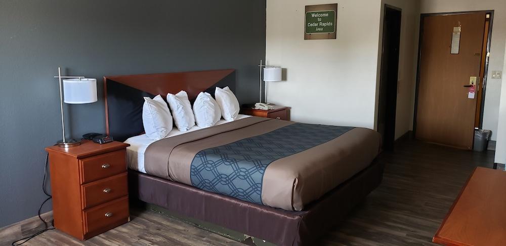 Econo Lodge Cedar Rapids Buitenkant foto