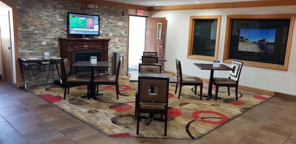 Econo Lodge Cedar Rapids Buitenkant foto