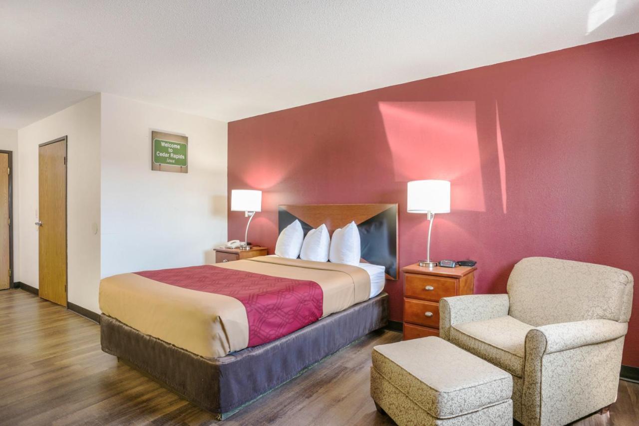 Econo Lodge Cedar Rapids Buitenkant foto