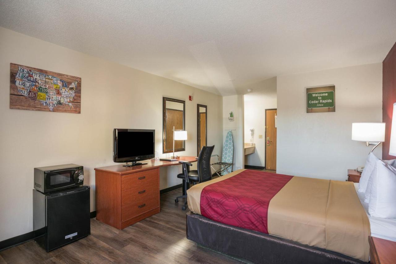 Econo Lodge Cedar Rapids Buitenkant foto