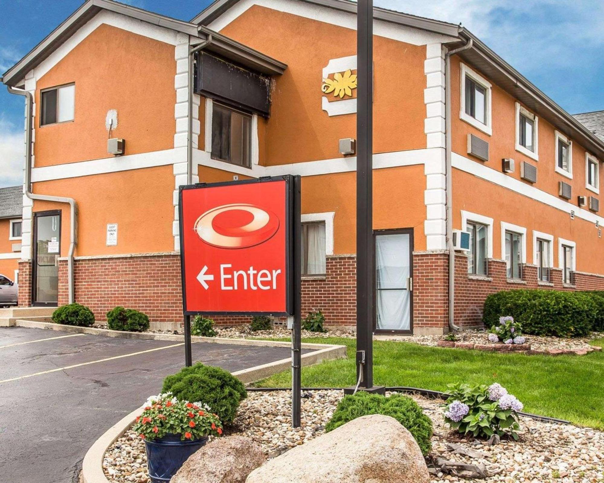 Econo Lodge Cedar Rapids Buitenkant foto