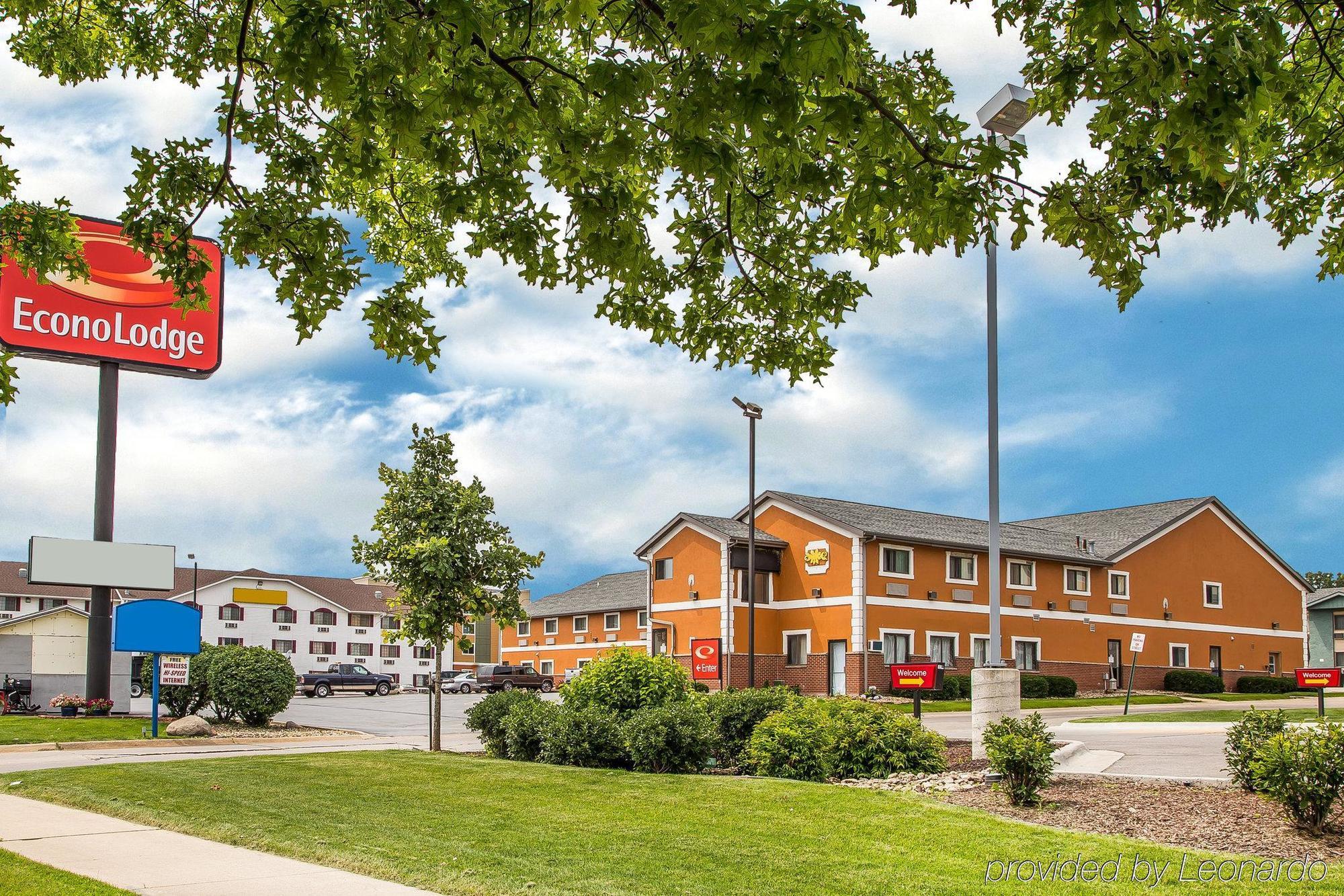 Econo Lodge Cedar Rapids Buitenkant foto