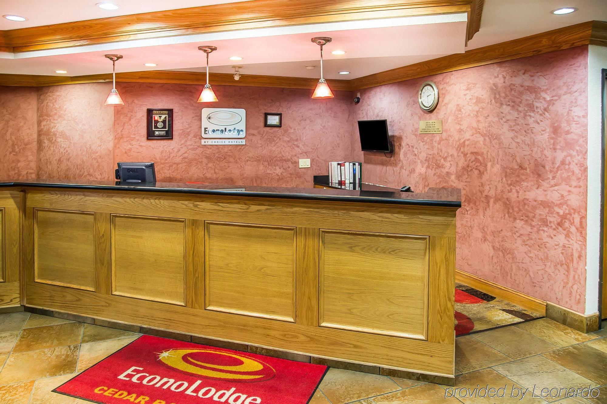 Econo Lodge Cedar Rapids Buitenkant foto