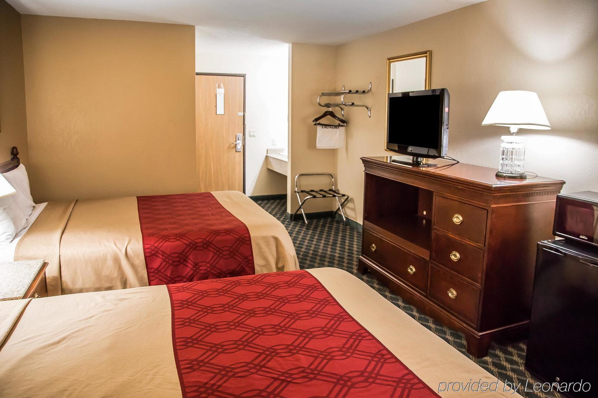 Econo Lodge Cedar Rapids Buitenkant foto