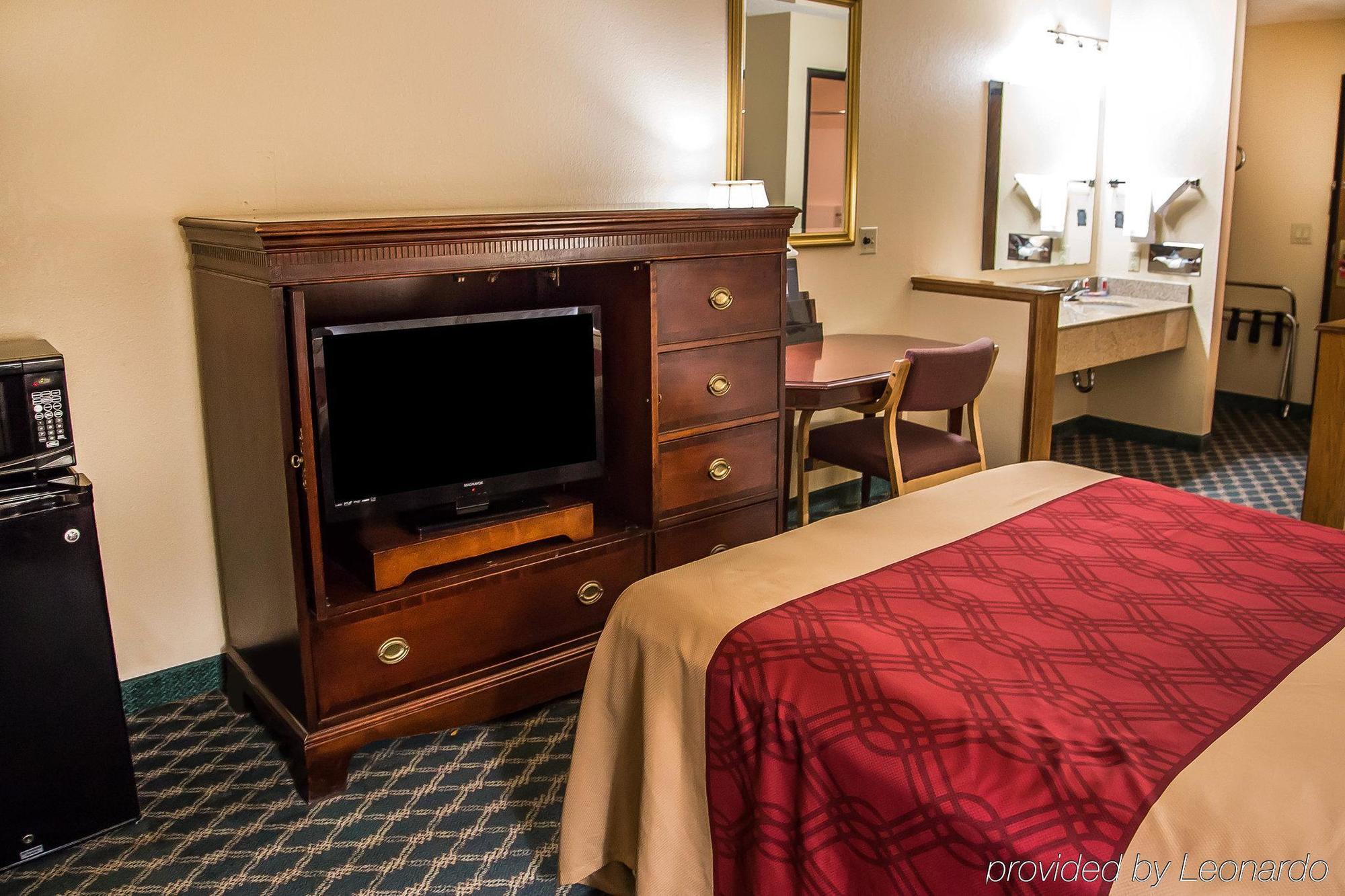 Econo Lodge Cedar Rapids Buitenkant foto