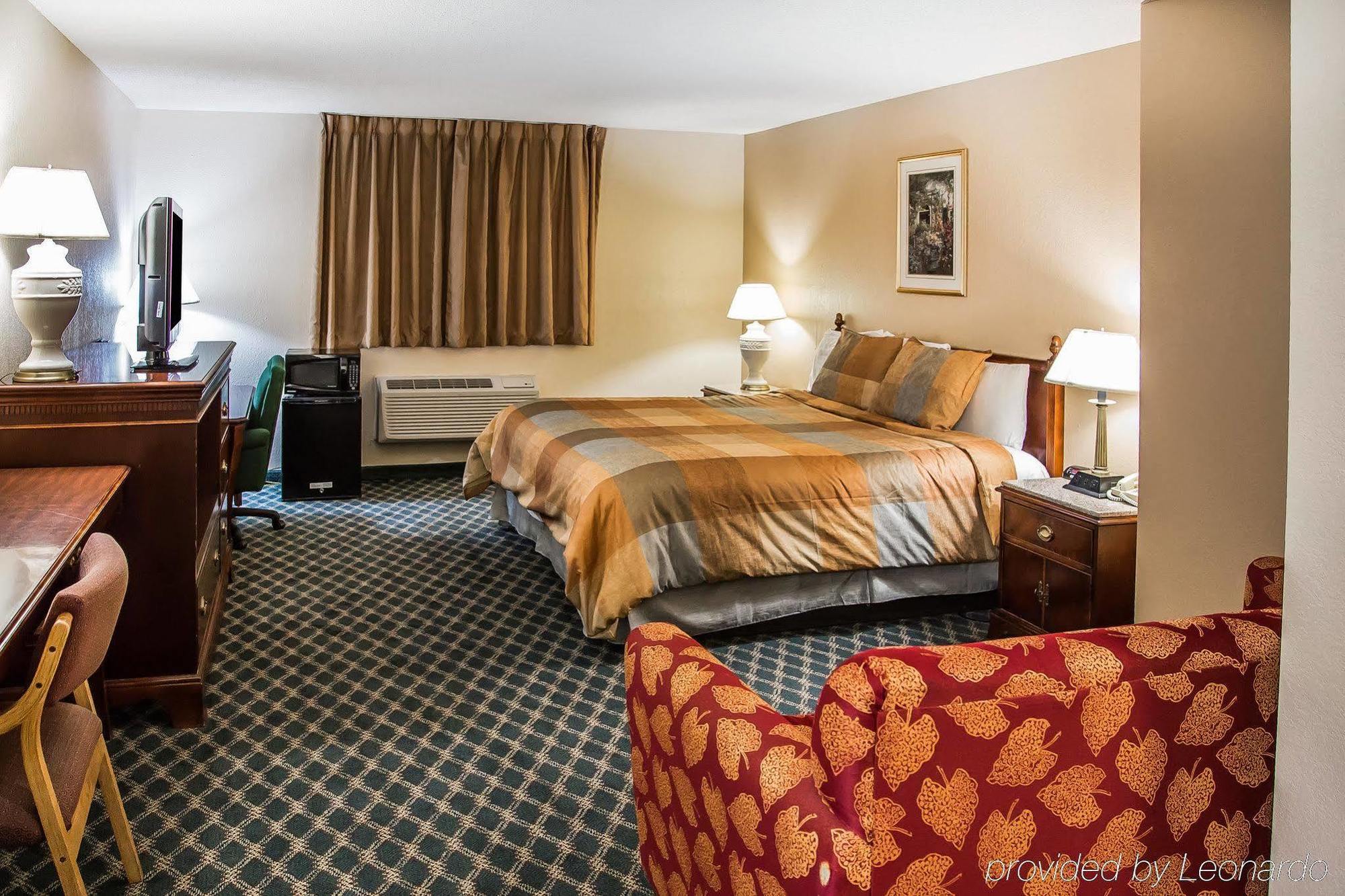 Econo Lodge Cedar Rapids Buitenkant foto