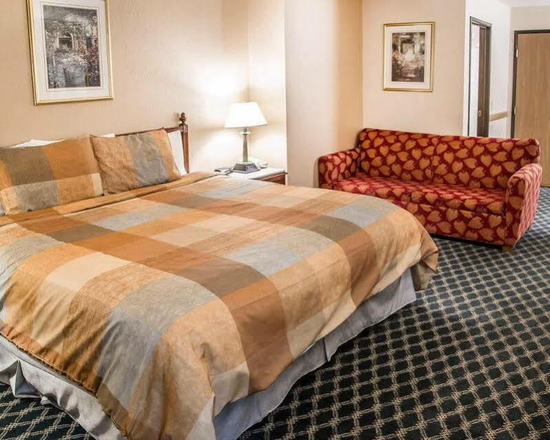 Econo Lodge Cedar Rapids Buitenkant foto