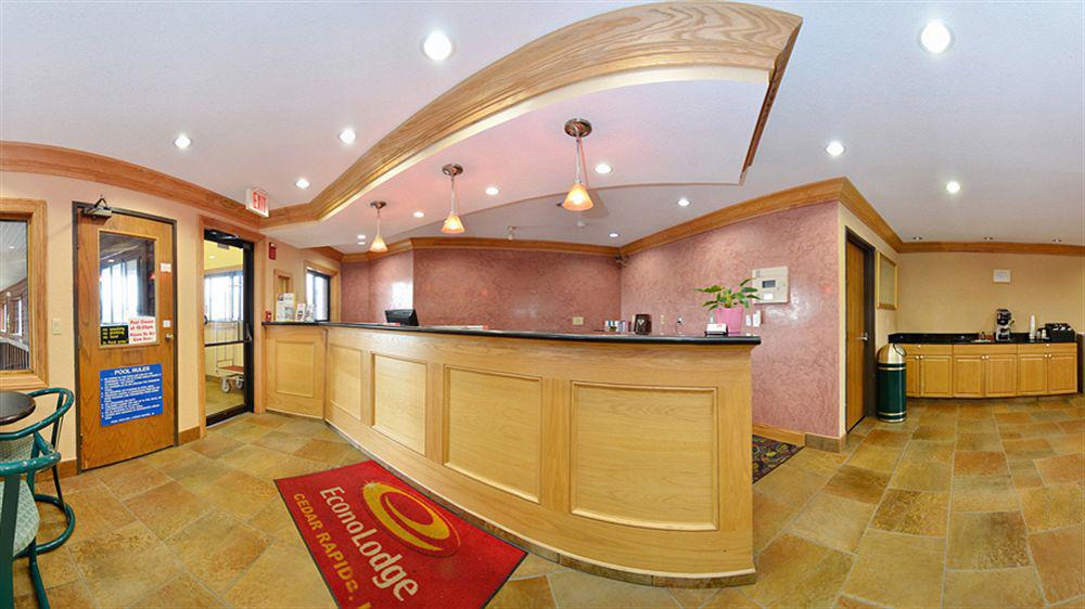 Econo Lodge Cedar Rapids Buitenkant foto